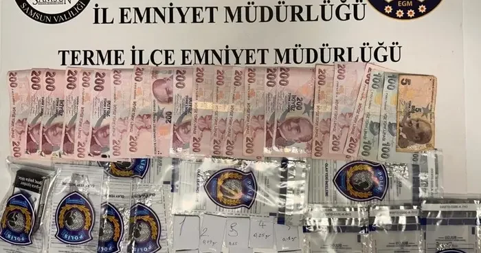 Polisin kovalamaca sunucu yakaladığı araçta uyuşturucu çıktı: 3 gözaltı