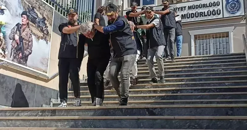 Başakşehir de iş yerinde çalışanlarını işkence yaparak öldüren şüpheliler adliyeye sevk edildi