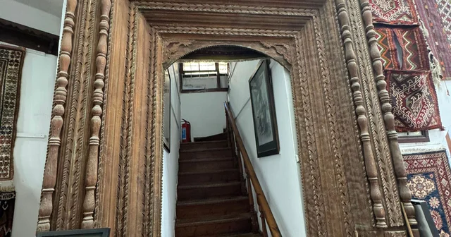 Restorasyon uzmanı iz sürüp, 55 yıldır kayıp 600 yıllık mihrabı buldu Antalya Haberleri