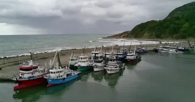 Kastamonu da olumsuz hava koşulları nedeniyle balıkçılar denize açılamadı Kastamonu Haberleri