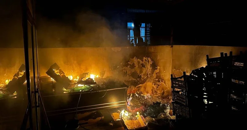 Şanlıurfa Siverek’te depo yangını korkuttu