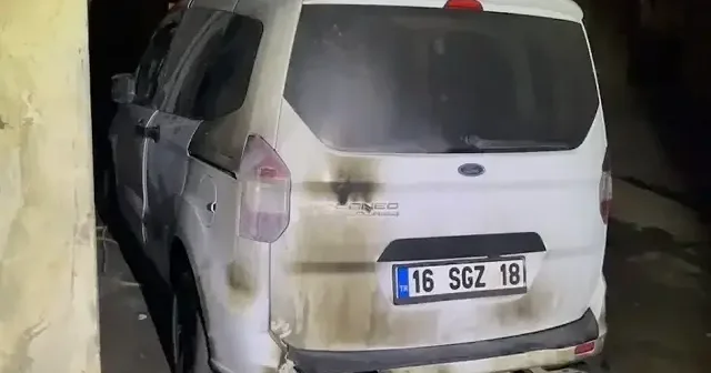 Bursa da gece yarısı husumetlisinin aracını kundakladı VİDEO İZLE