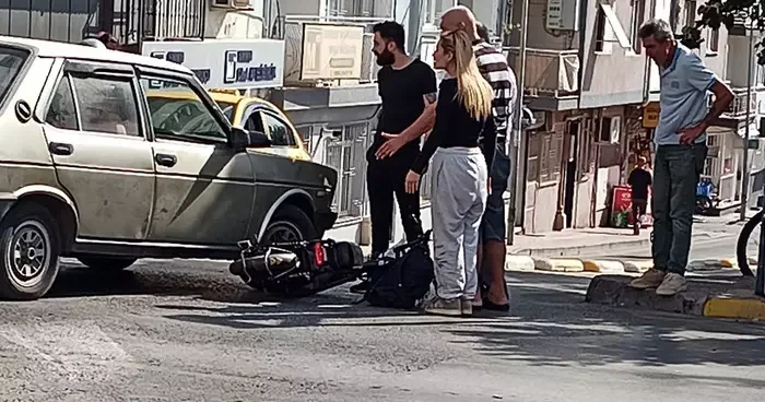 Otomobil ile elektrikli bisiklet çarpıştı: 2 yaralı