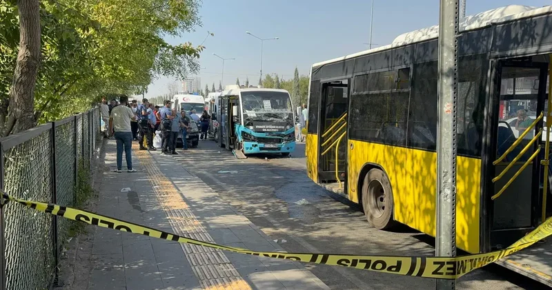 Minibüs, duraktaki otobüse çarptı: 15 yaralı