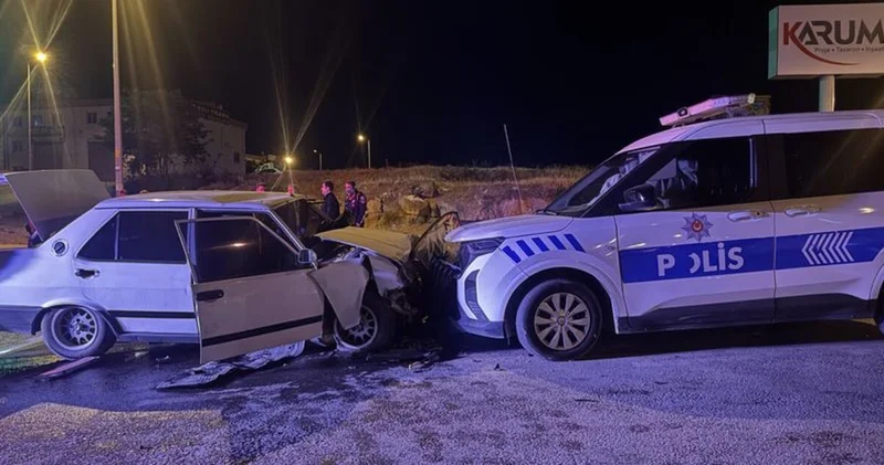 Polisin dur ihtarına uymayan sürücü ekip aracına çarptı, 2 polis yaralandı