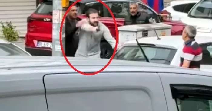Başkent te korku dolu anlar kamerada! Yol verme tartışmasında silahını çekip...