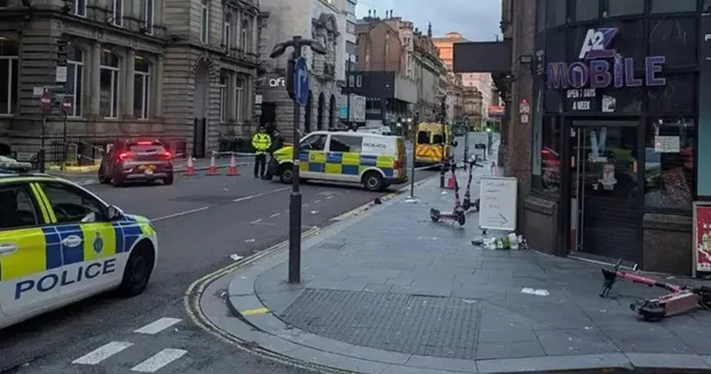 Liverpool’da otomobiliyle insanların arasına dalan İngiliz, gözaltına alındı
