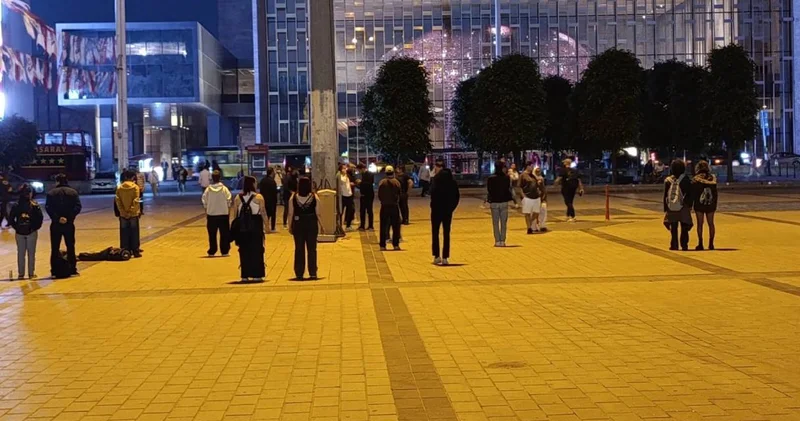 Taksim de 18 genç gözaltına alındı