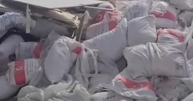 İsrail Türkiye nin Gazze ye gönderdiği tonlarca unu çöpe attı VİDEO İZLE