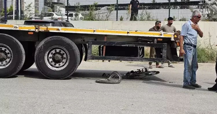 Feci kaza: TIR ın altında kalan genç yaşamını yitirdi