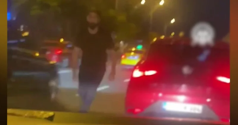 Maltepe de trafik tartışmasında araca saldırı anı kamerada Güncel haberler Son dakika haberleri