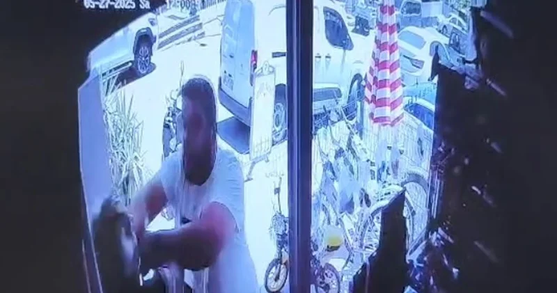 Motosiklet tartışması kanlı bitti: İki saldırgan, esnafı hastanelik etti