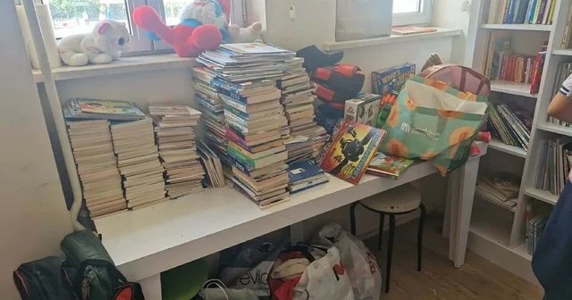Ortaokul öğrencilerinden depremzede kardeşlerine kitap bağışı İzmir Haberleri