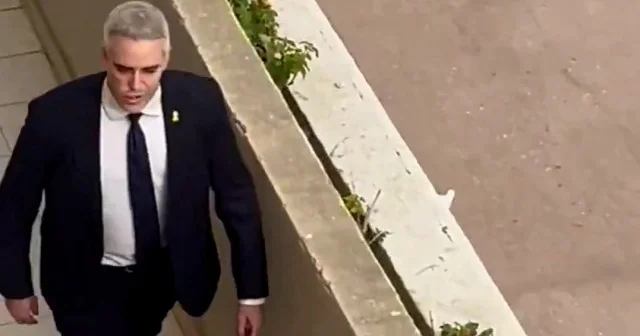 Siyonistler kaçak delik aradı: Senegal’de öğrenciler yuhaladıkları İsrail büyükelçisini kampüsten kovdu VİDEO İZLE