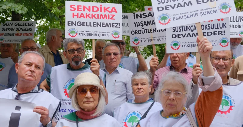 Bayram ikramiyesine zam isteyen emekliler sokağa indi