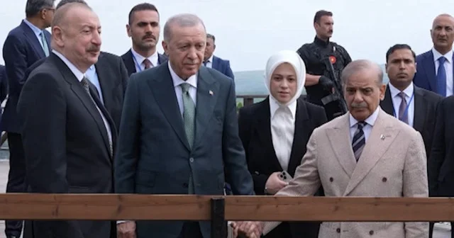 Azerbaycan Bağımsızlık Günü nde tarihi buluşma: Erdoğan, Aliyev ve Şerif bir araya geldi VİDEO İZLE