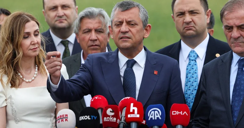 Özel den Erdoğan ın Anayasa ısrarına esprili yanıt: Kemerleri bağlayın yere çakılacağız