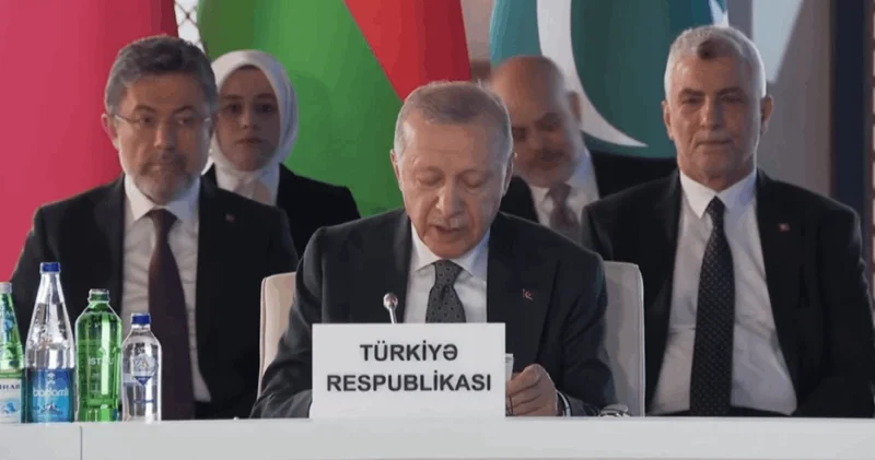 Erdoğan konuşurken bir anda duraksadı