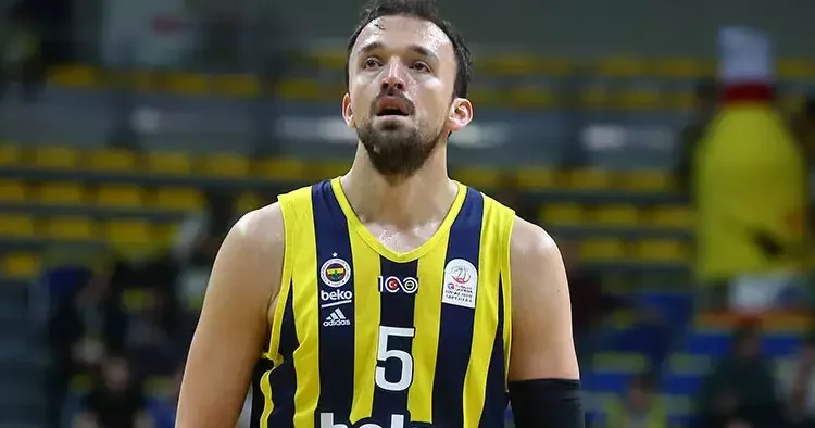 Sertaç Şanlı Fenerbahçe ve Anadolu Efes ile beraber Avrupa kupalarında ilki başardı