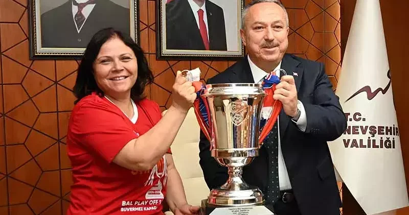 Suvermez Kapadokyaspor kupayı Vali Fidan’a götürdü