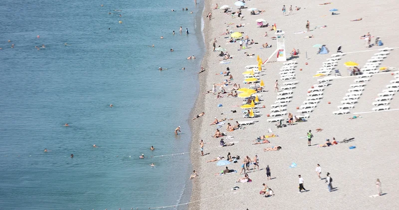 Antalya sahillerinde sıcak hava yoğunluğu