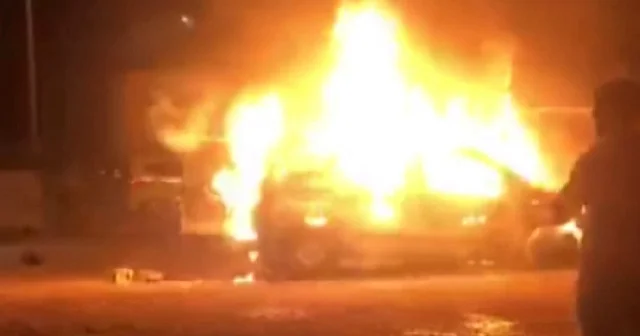 Sakarya’da park halindeki otomobil alev topuna döndü VİDEO İZLE