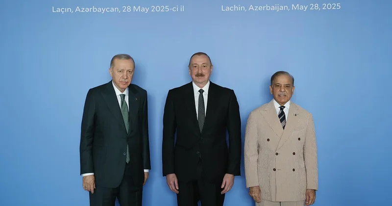 Pakistan Başbakanı Şahbaz: Yaşasın Pakistan Türkiye Azerbaycan kardeşliği ve dostluğu