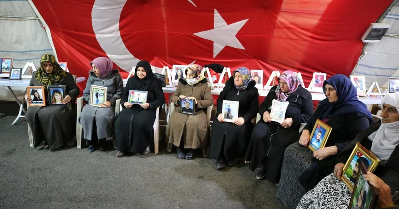 Evlat nöbetine bir aile daha katıldı