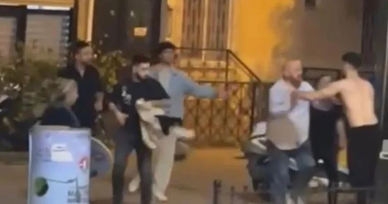 İki grubun kavgasında sandalyeler havada uçuştu
