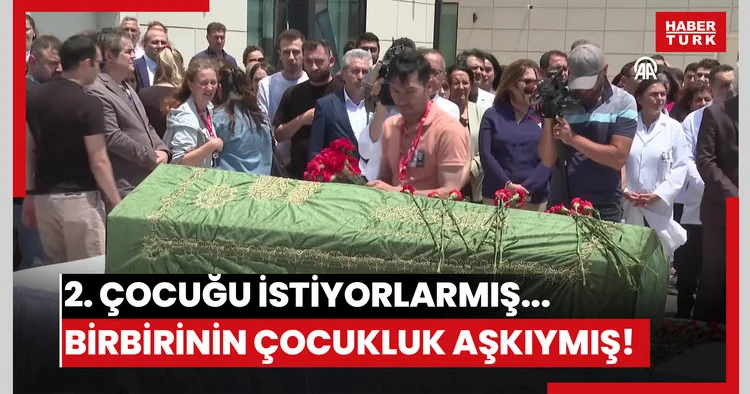 Dekoratif beton kemerin yıkılması sonucu ölen doktor ve eşi için tören düzenlendi