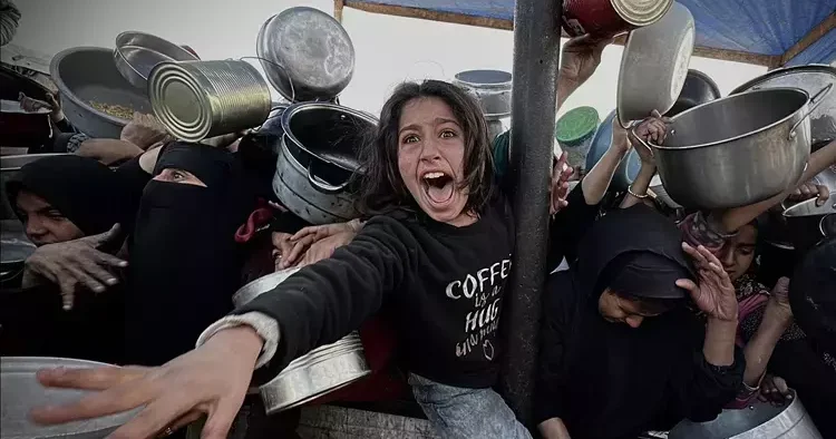 İsrail ve ABD nin kontrolündeki yardım kuruluşu yemek dağıtırken Filistinlilerin üzerine ateş açıldı: Hamas tan başarısız mekanizma açıklaması