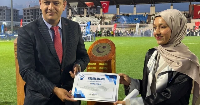 ADYÜ de 3 bin 79 öğrenci mezuniyet heyecanı yaşadı Adıyaman Haberleri