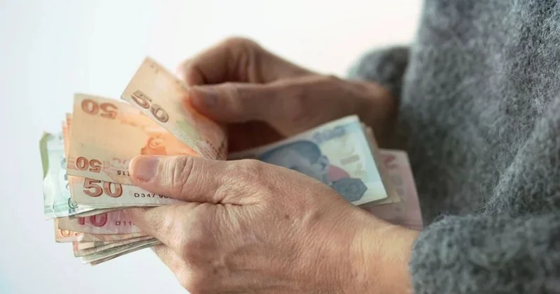Bayram ikramiyesinin asgari ücret seviyesine yükseltilmesi gerekir