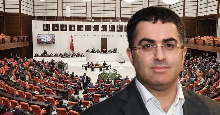 Cumhurbaşkanı Erdoğan 10 kişi görevlendirmişti! Ersan Şen den anayasa çıkışı: Yine de yeni anayasa diyorsanız buyurun öneri
