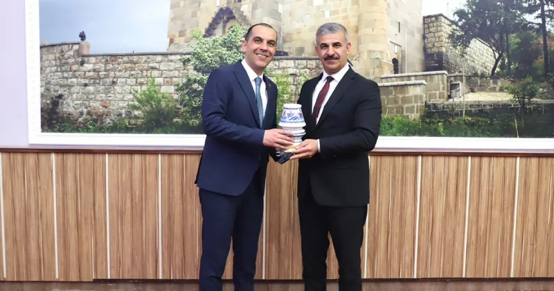 Milyonlarca liralık yolsuzluk iddiası ile giden rektöre validen özel yemek