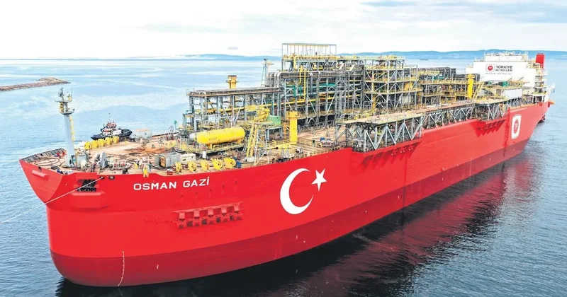 Yüzer platform tüm ihtişamıyla yarın Boğaz’dan geçecek: 4.5 milyon hanenin gaz ihtiyacını karşılayacak