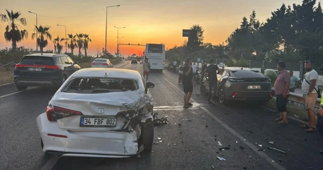 Manavgat’ta zincirleme kaza: 1 yaralı VİDEO İZLE