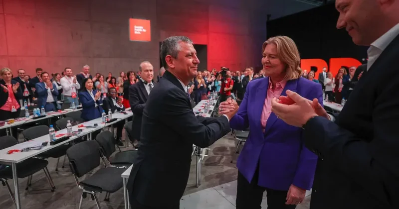 Özgür Özel, Almanya da yine Türkiye yi hedef aldı! İmamoğlu talebi! Tepki çeken sözler