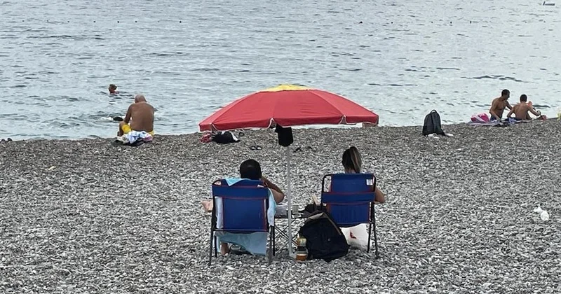 Antalya da nemden bunalanlar sahillere akın etti Sözcü Gazetesi