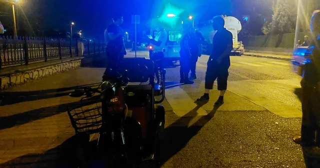 Otomobille çarpışan elektrikli bisikletteki anne ile kızı yaralandı Sakarya Haberleri