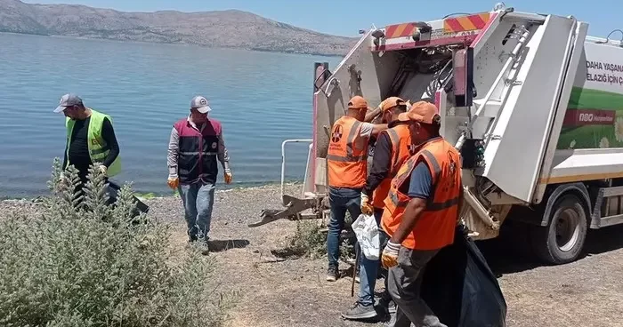 Hazar gölü etrafında 40 ton çöp toplandı
