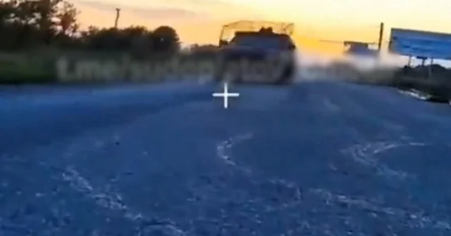 Ukrayna dronunun Rus aracına ikmal yolundaki saldırı anı kamerada VİDEO İZLE