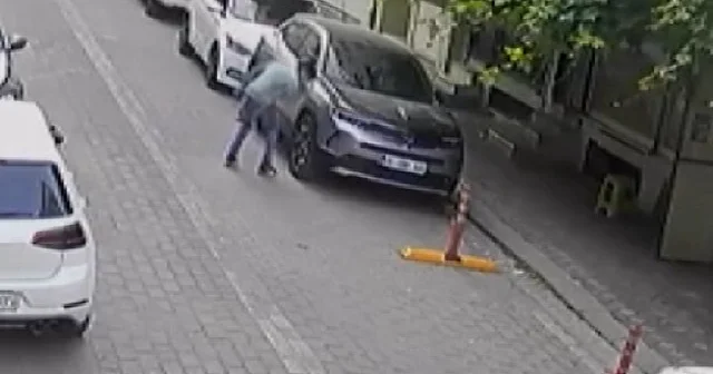 Zeytinburnu’nda sokak sokak dolaşıp araçların lastiklerini bıçakladı VİDEO İZLE