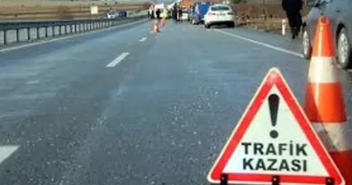 Ardahan da tır ile aracın çarpıştığı kazada 2 kişi öldü, 2 kişi yaralandı