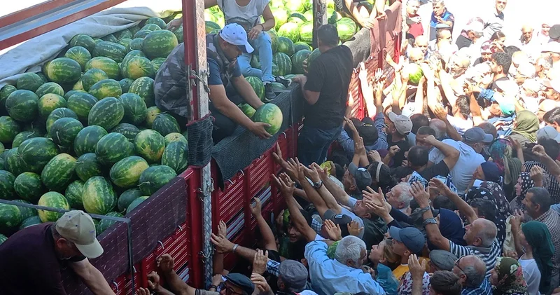 Tokat ta ücretsiz dağıtılan 26 ton karpuz, 45 dakikada tükendi