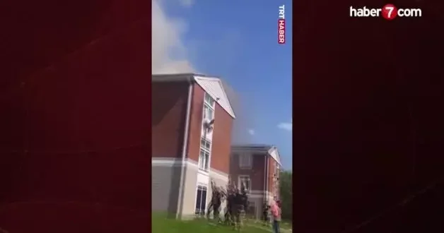 Yangında mahsur kalan anne, bebeğini kurtarmak için 3 kattan aşağıya attı!