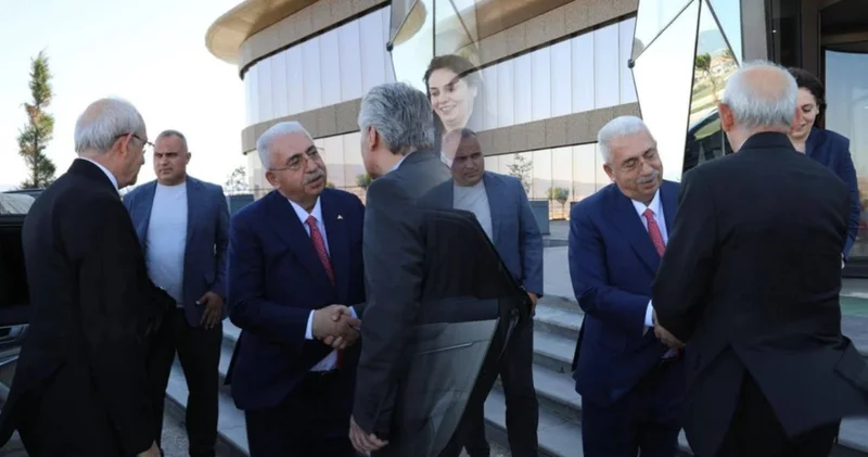 Kılıçdaroğlu ndan AKP ye yakın iş insanına hayırlı olsun ziyareti
