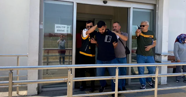 3 çocuğun uyuduğu evi molotofkokteyliyle kundaklayan şüpheli tutuklandı Adana Haberleri