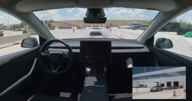 Tesla otomobili fabrikadan sahibinin evine kendi başına gitti