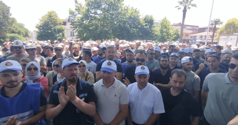 Kamu işçileri yol kapattı!